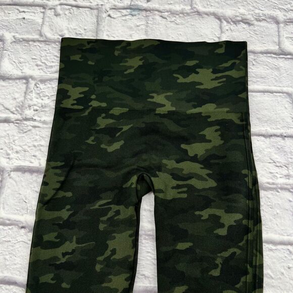 Spanx Look At Me Now Seamless Athletic Leggings Women's Green Camouflage Small - Picture 2 of 9